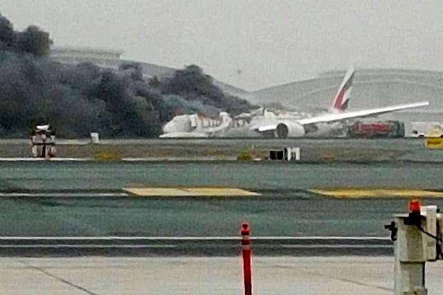 Emirates Crasnhed Plane