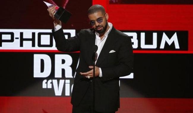 Drake wins American Music Award