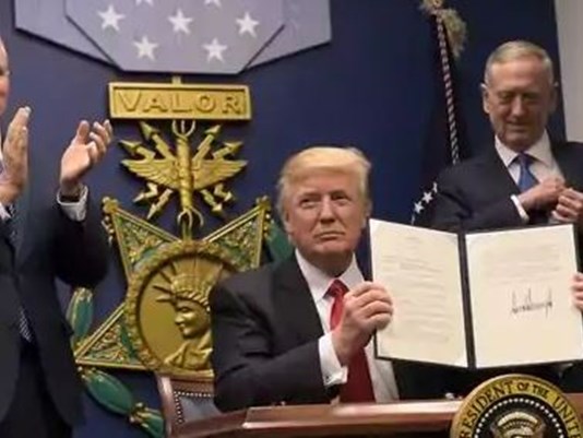 Trump suspends US refugee program