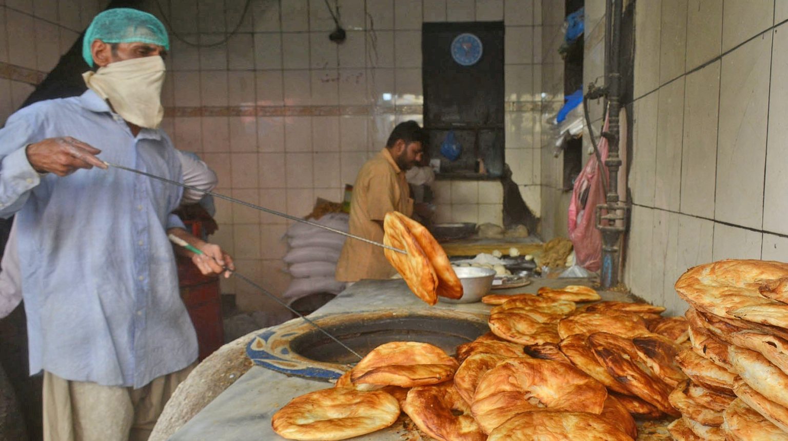 Lahore's Nanbais, Roti and Naan