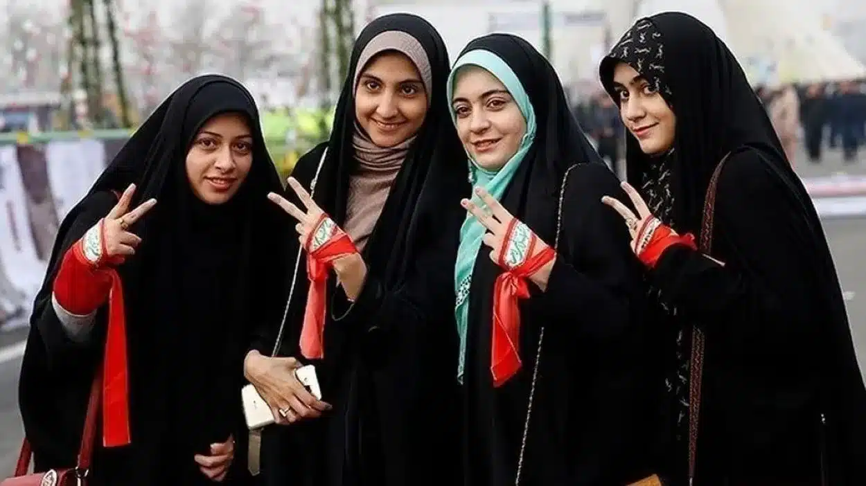 Iran hijab law, Iran dress code