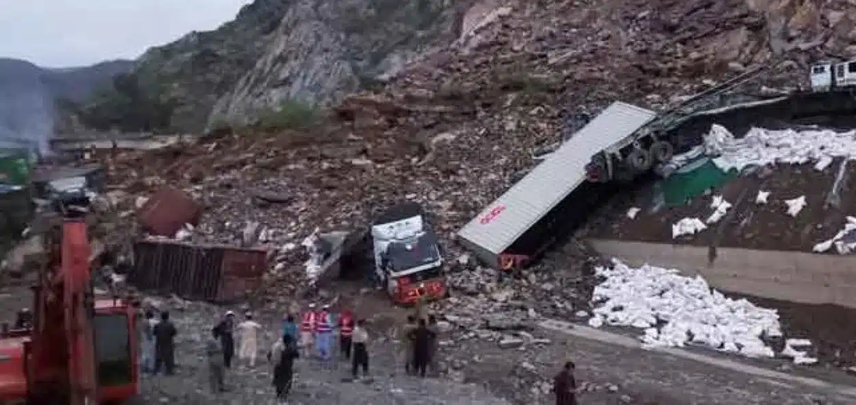 Torkham Landslide, Khyber Pass, Torkham border, trucks, fatalities