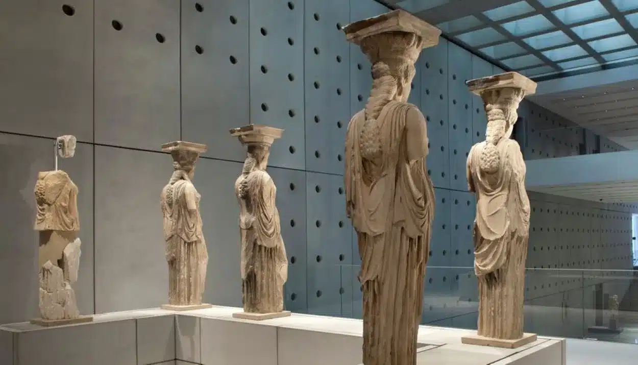 "Greece Stolen Artefacts", "Cultural Heritage", "Alexander the Great", "Illicit Art Trade"