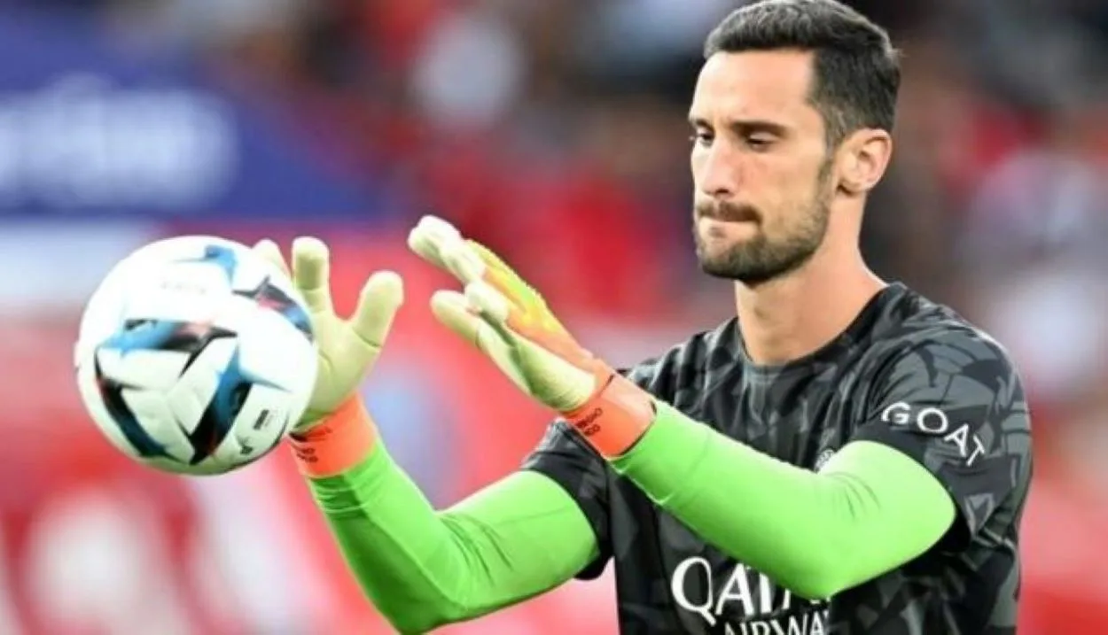 "Sergio Rico", "PSG Goalkeeper", "Horse Collision Incident", "Hospitalized in Seville"