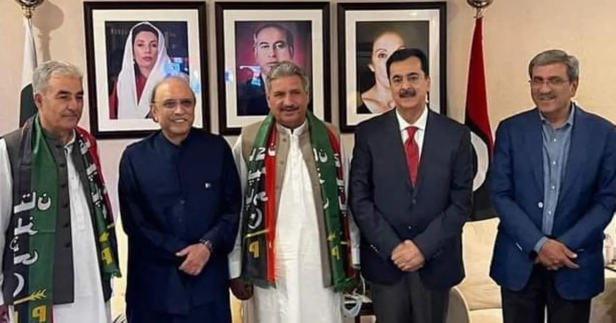 "Pakistan Peoples Party", "Southern Punjab, Asif Ali Zardari", "Pakistan Political Shift", "PTI", "PML-N"