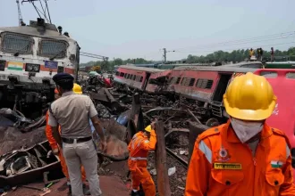 "India's rail crash", "rescue efforts in India", "Indian Railways',
