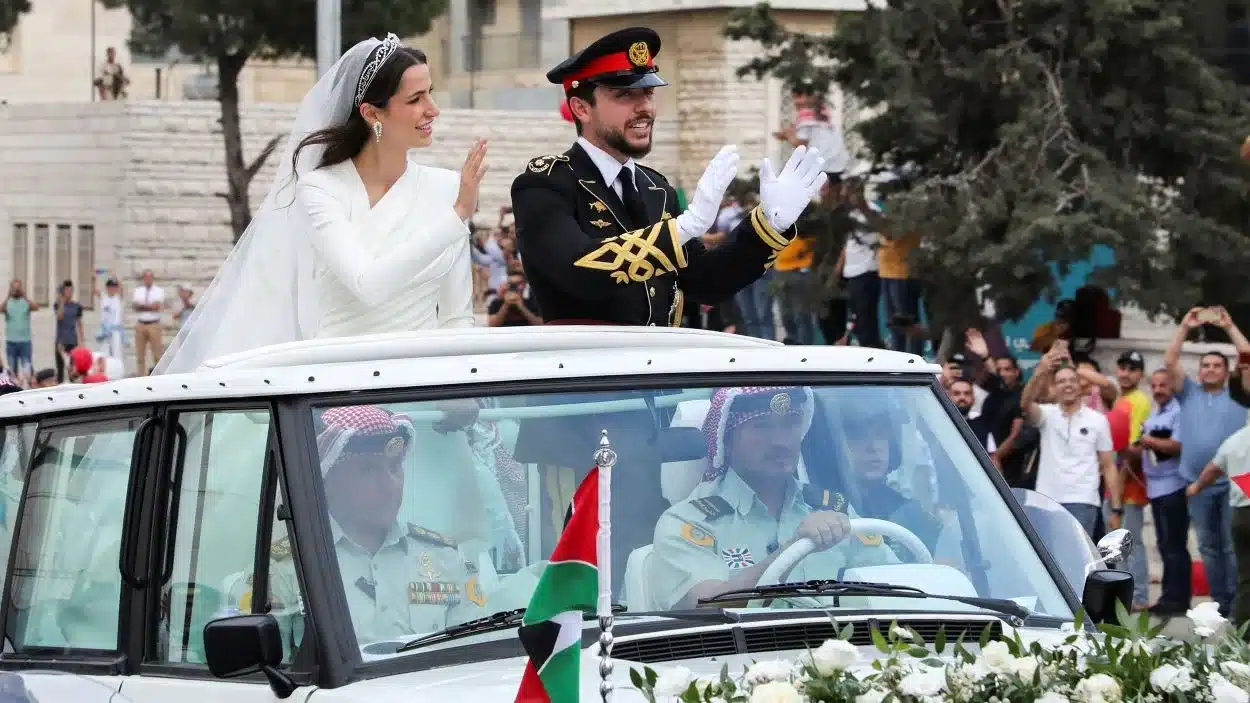 "Crown Prince Hussein bin Abdullah II", "Rajwa Alseif", "Royal Wedding in Jordan", "Saudi-Jordanian Ties"