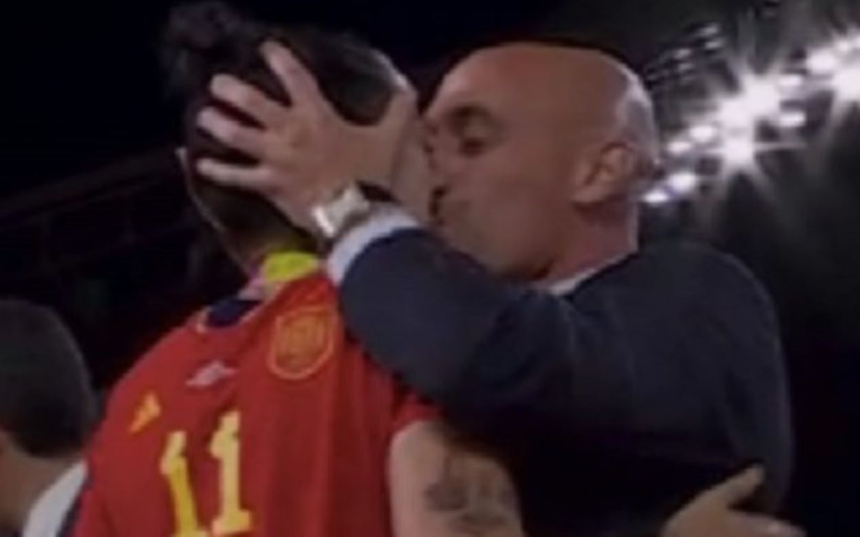 Luis Rubiales kissed Jenni Hermoso