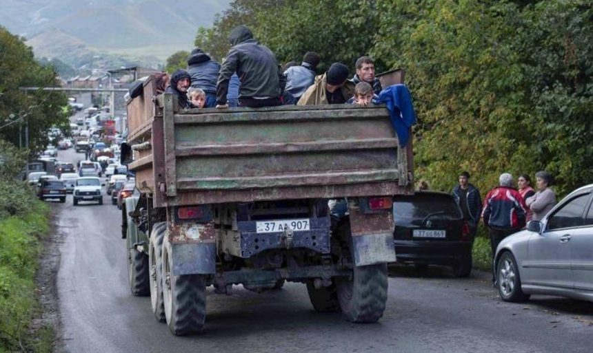 Armenians flee Nagorno-Karabakh
