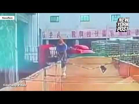 Urinating Scandal at Tsingtao Brewery | PhotoNews