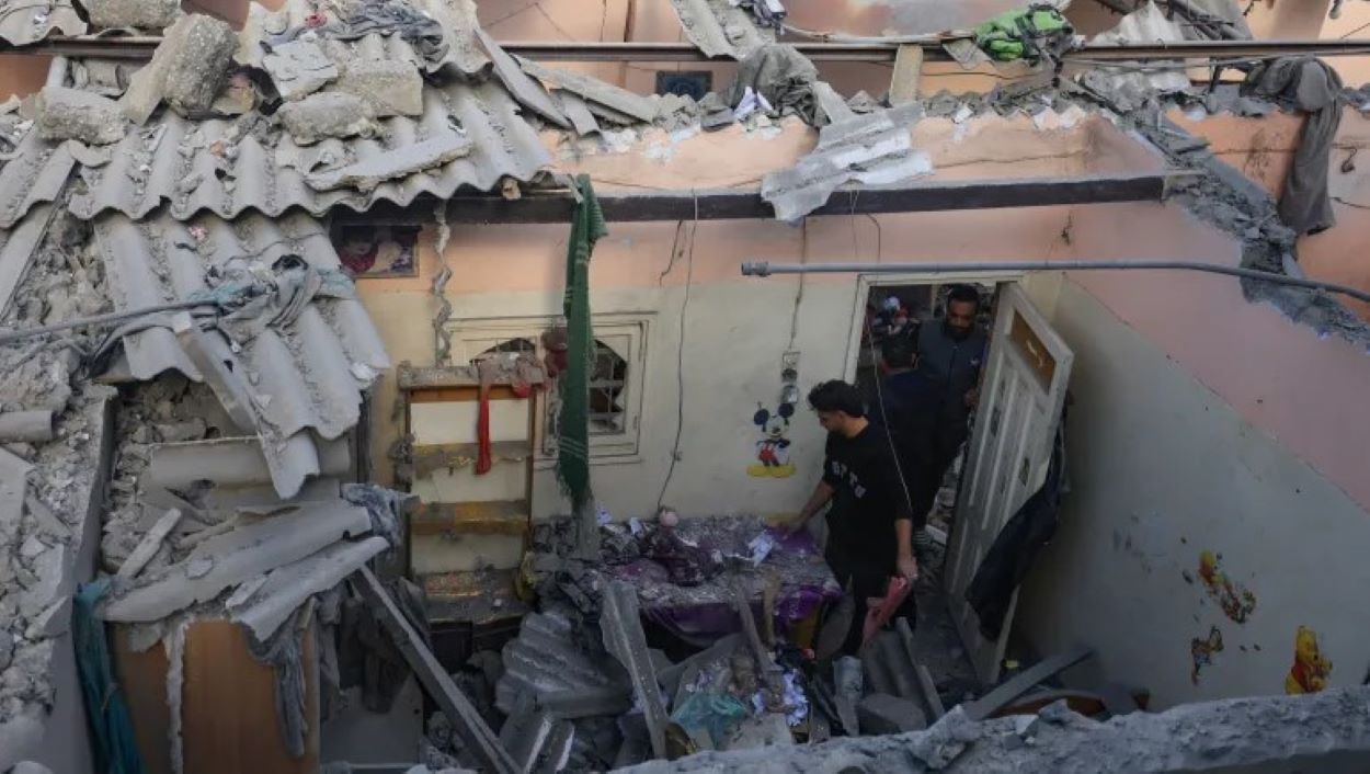 Israeli Bombard Gaza