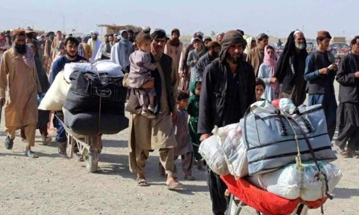 Afghans flee Pakistan