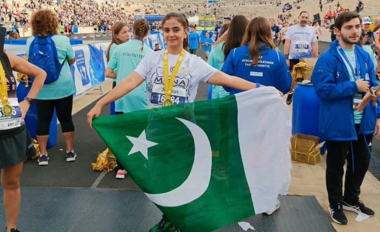 Pakistani journalist, Greece, detainment, flag waving