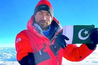 Sirbaz Khan Everest without oxygen