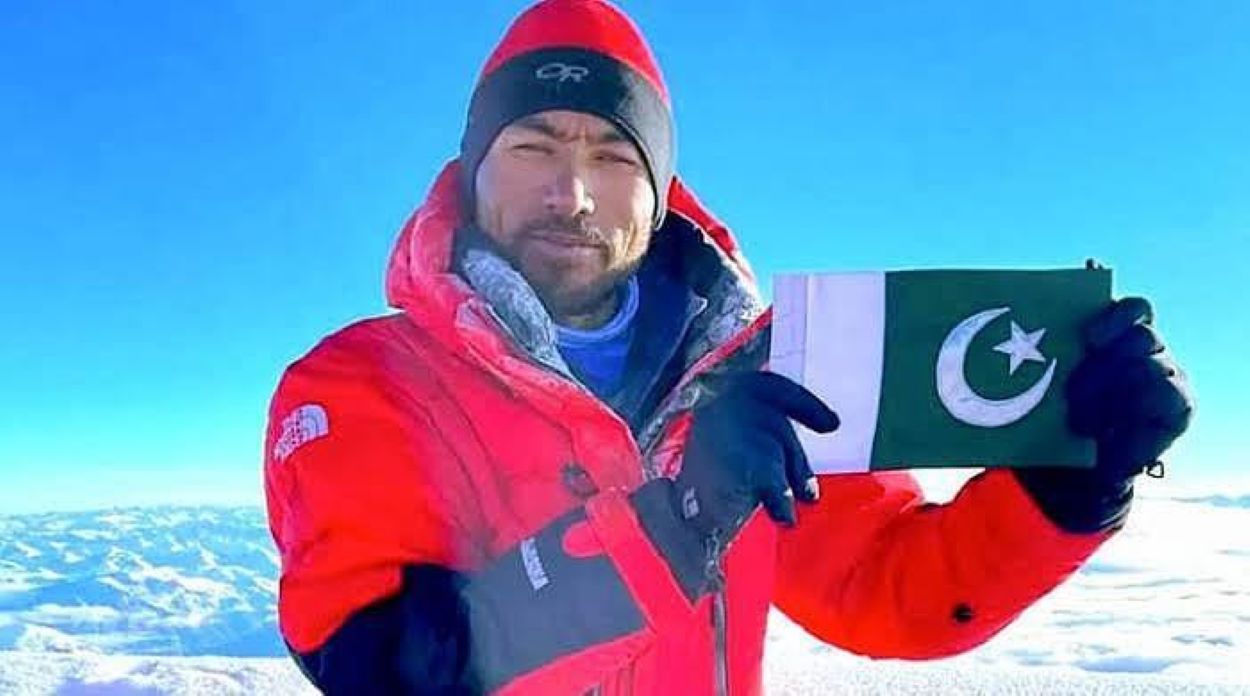 Sirbaz Khan Everest without oxygen
