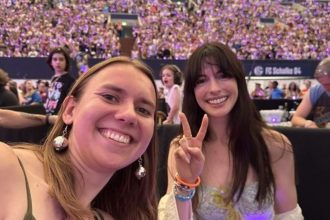 Anne Hathaway Taylor Swift Concert