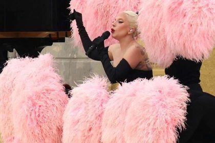 Lady Gaga Paris Performance