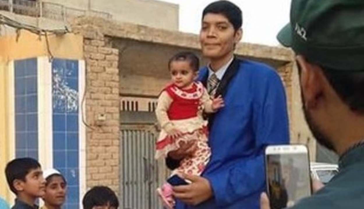 Pakistan's Tallest Man