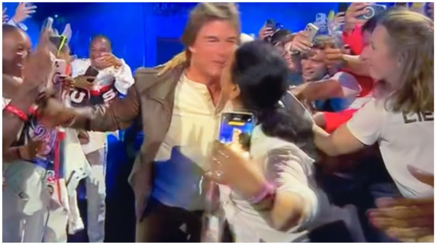 Tom Cruise Kiss At Paris Olympics