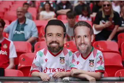 Rob McElhenney and Ryan Reynolds