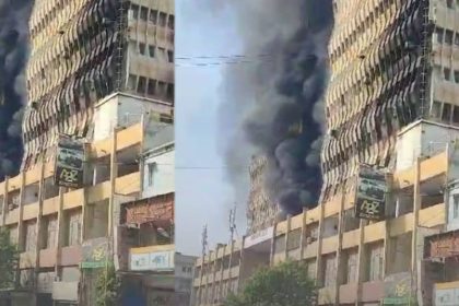 Rimpa Plaza fire on MA Jinnah Road in Karachi