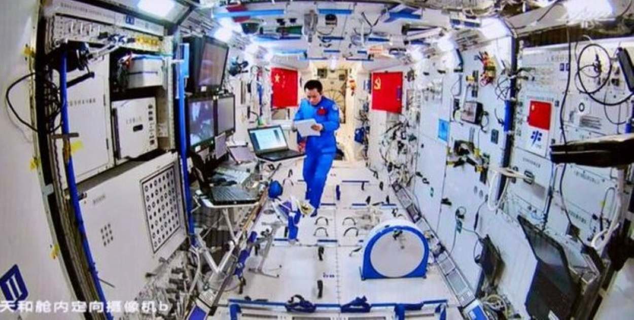 Chinese astronauts artificial photosynthesis Tiangong