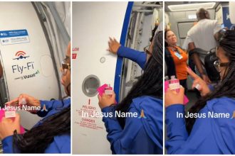 JetBlue Passenger 'Anoints' Plane