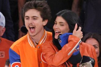 Chalamet Jenner Knicks PDA
