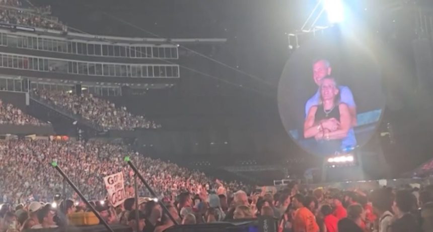 Coldplay Kiss Cam Video
