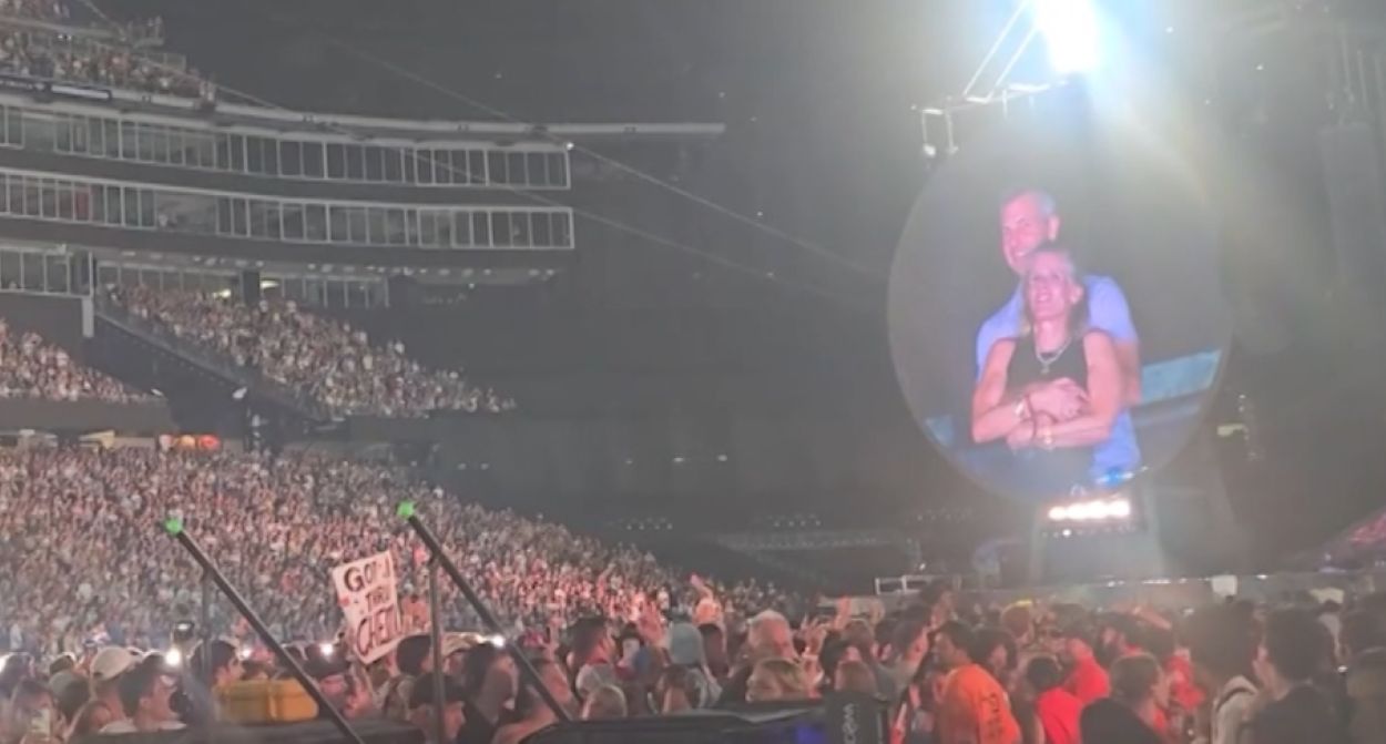 Coldplay Kiss Cam Video