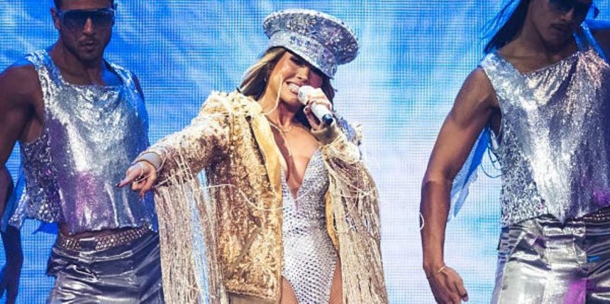 Jennifer Lopez concert criticism Spain