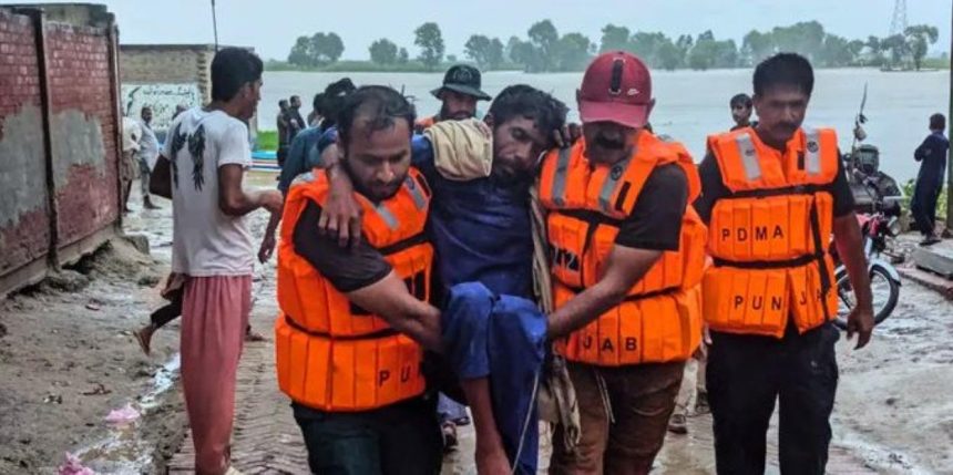 Pakistan flood evacuation