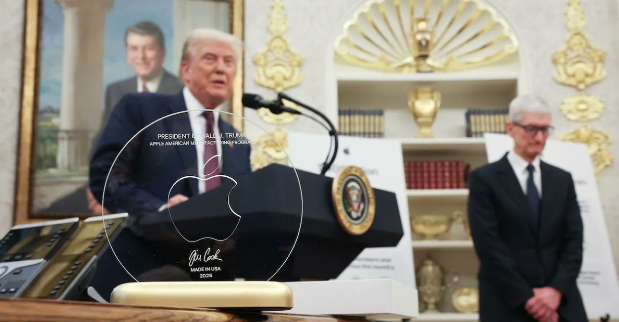 Tim Cook Trump gift