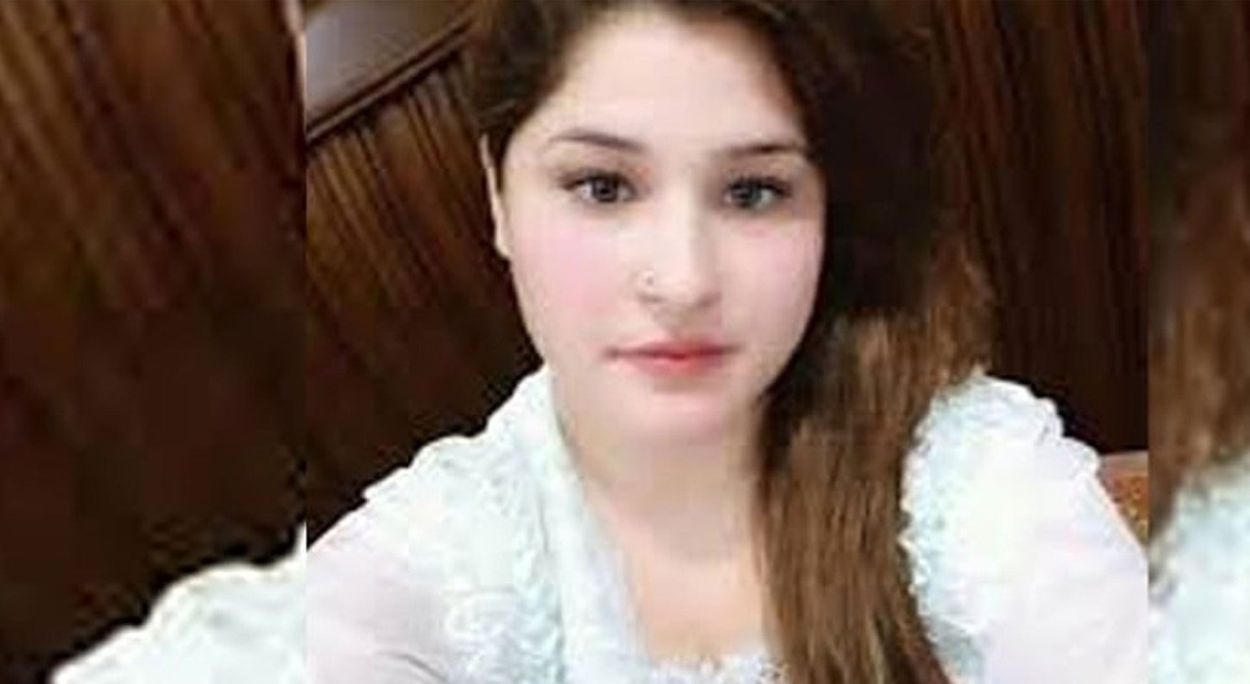 Pashto Stage Dancer Muneeba Shah