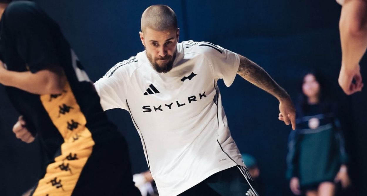 Justin Bieber Trick Shot at Celebrity Futsal Game