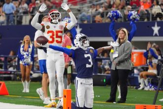 Cowboys Beat Eagles, Chiefs