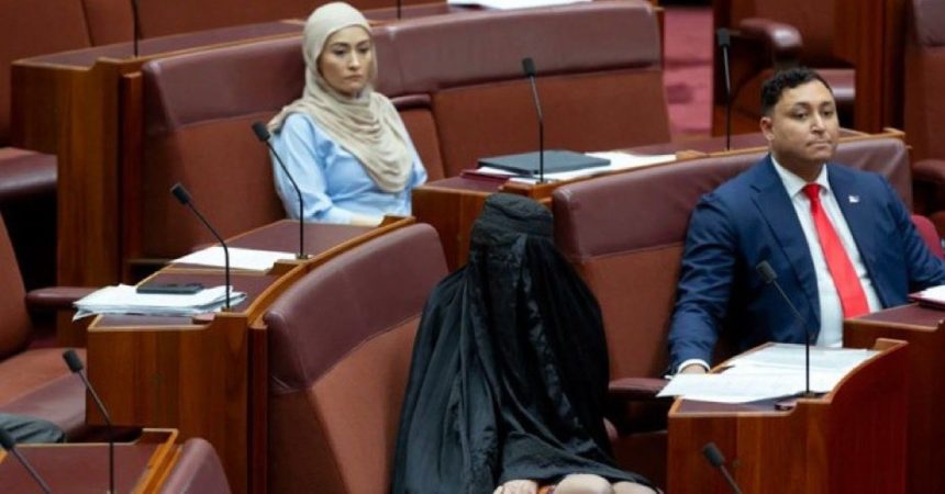 Pauline Hanson burqa
