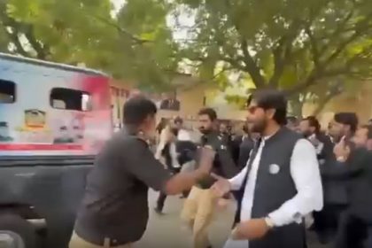 Lawyers vs Police at Sindh High Court 27th Amendment Protest