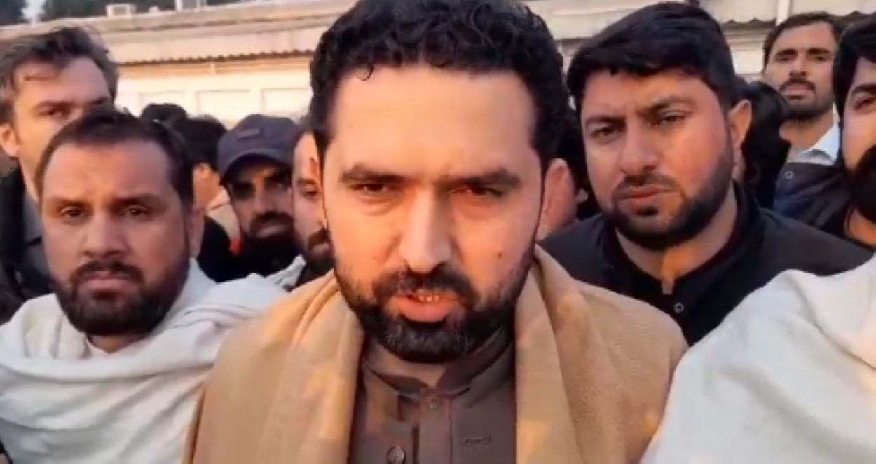 KP CM Ends 16-Hour Sit-In Adiala Jail