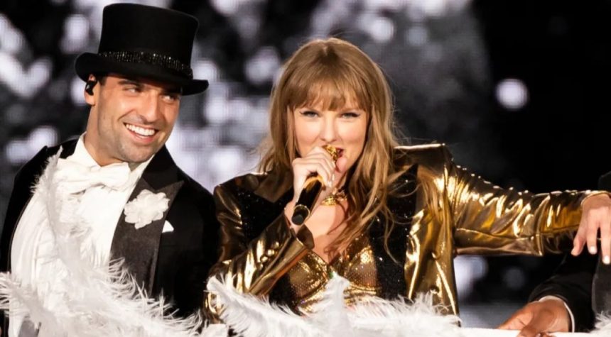 Taylor Swift Dancer bounces