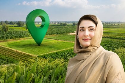 Punjab Chief Minister Maryam Nawaz and farmers selected under Apna Khet Apna Rozgar scheme.