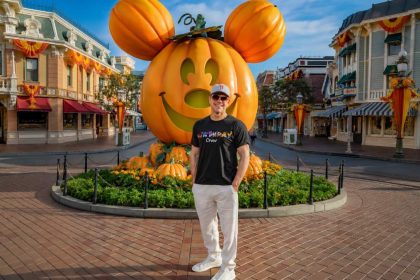 Matt Damon at Disneyland for daughter Gia’s 18th birthday