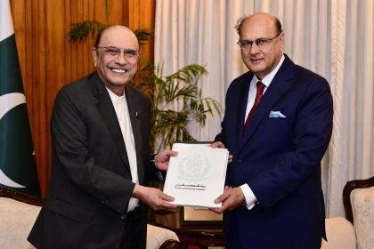 President Asif Ali Zardari with Banking Mohtasib Pakistan Sirajuddin Aziz at Aiwan-e-Sadr.