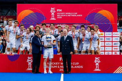 FIH President Tayyab Ikram congratulates Germany’s men’s hockey team.