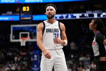Klay Thompson playing for the Dallas Mavericks