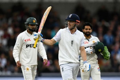 Pakistan vs England players during the first Test match