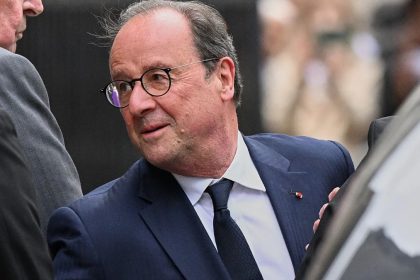 François Hollande pictured in a suit.