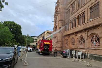 Fire brigade extinguishes fire at KMC building after Karachi mayor office blaze