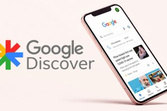 Google Discover logo and smartphone displaying a personalised news feed on a light background.